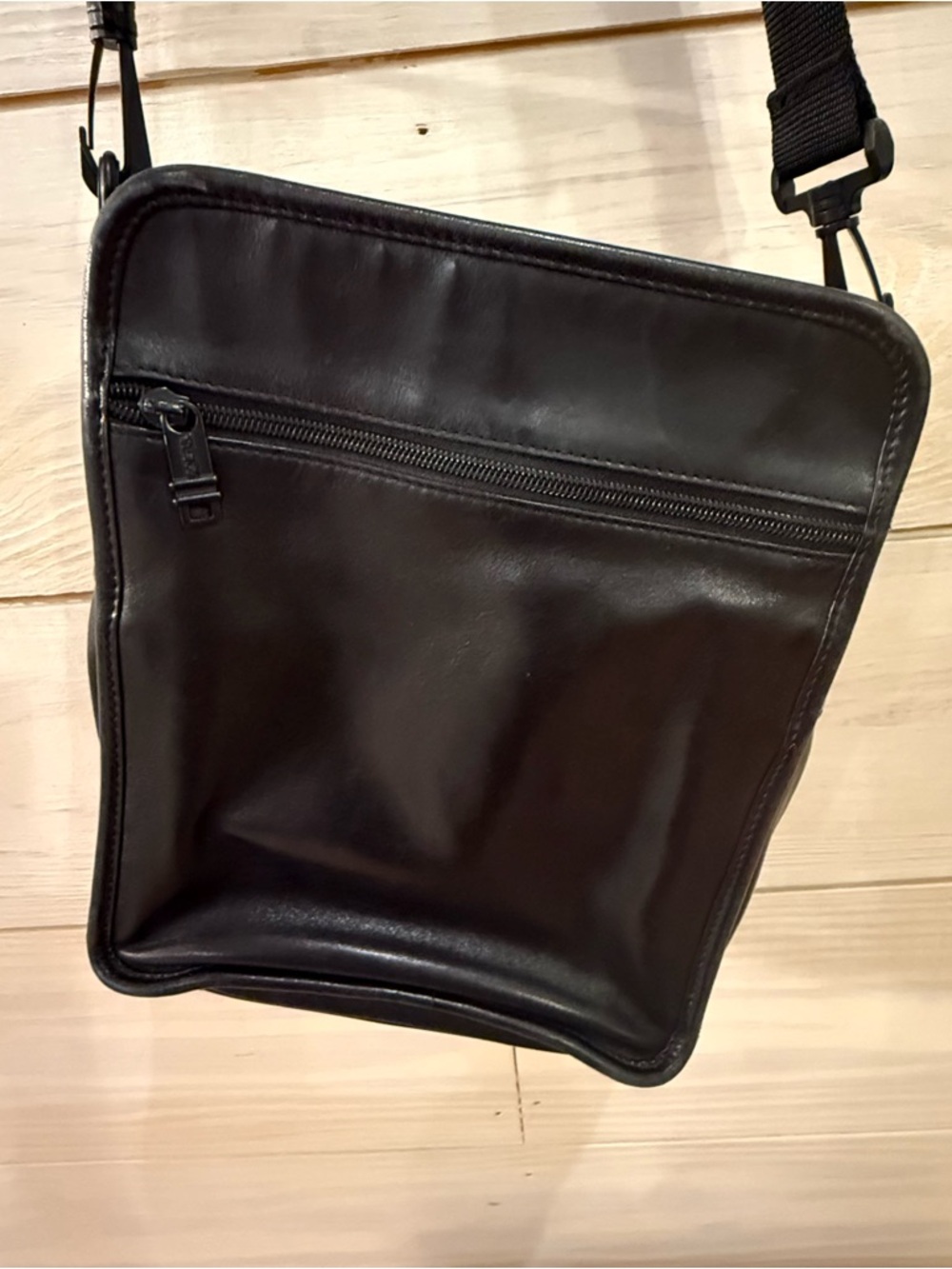 Tumi Crossbody Messenger Black Leather Bag Pockets - Picture 6 of 16